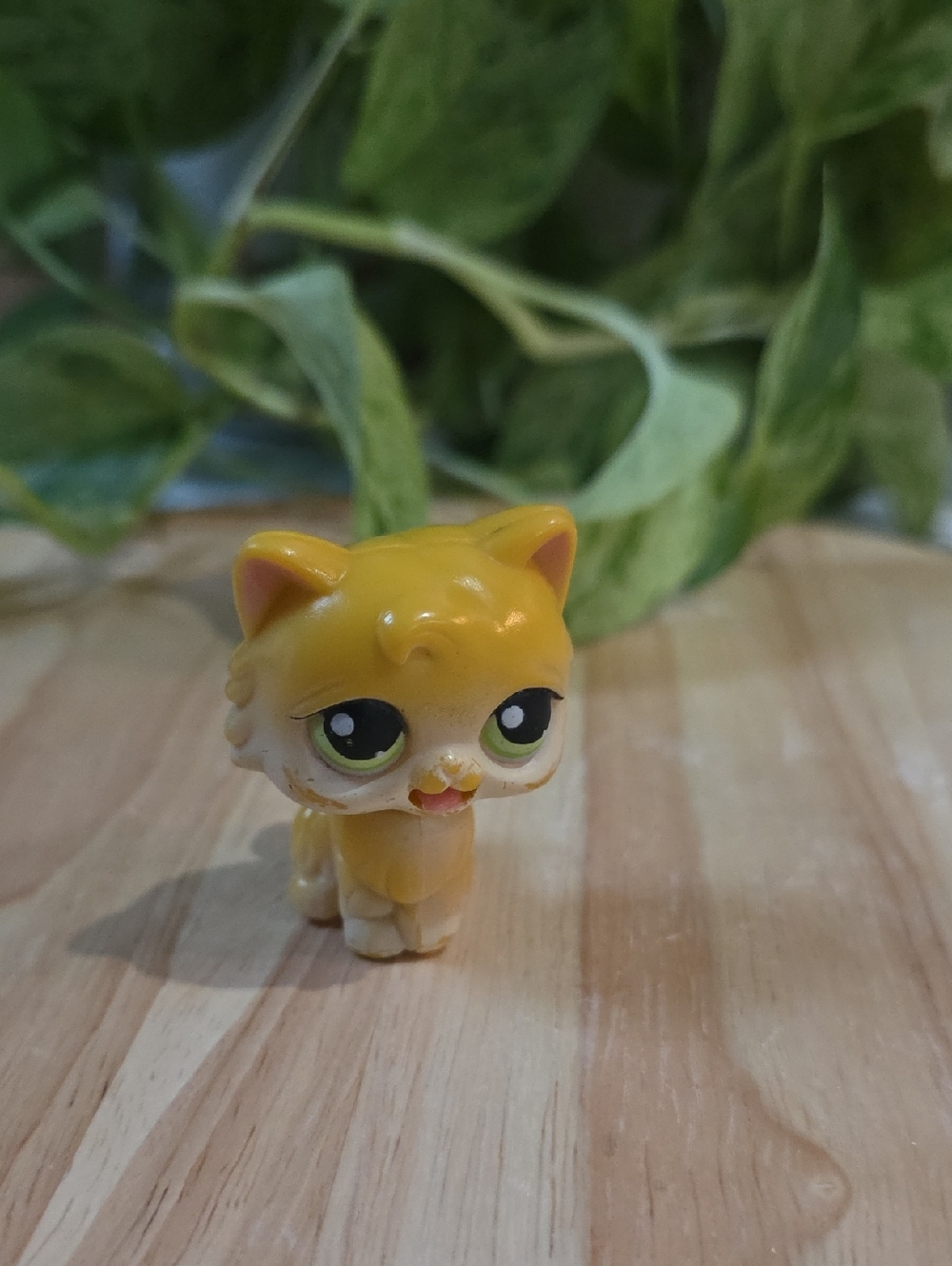 Hasbro Littlest pet Shop first generation Persian cat with magic motion feature